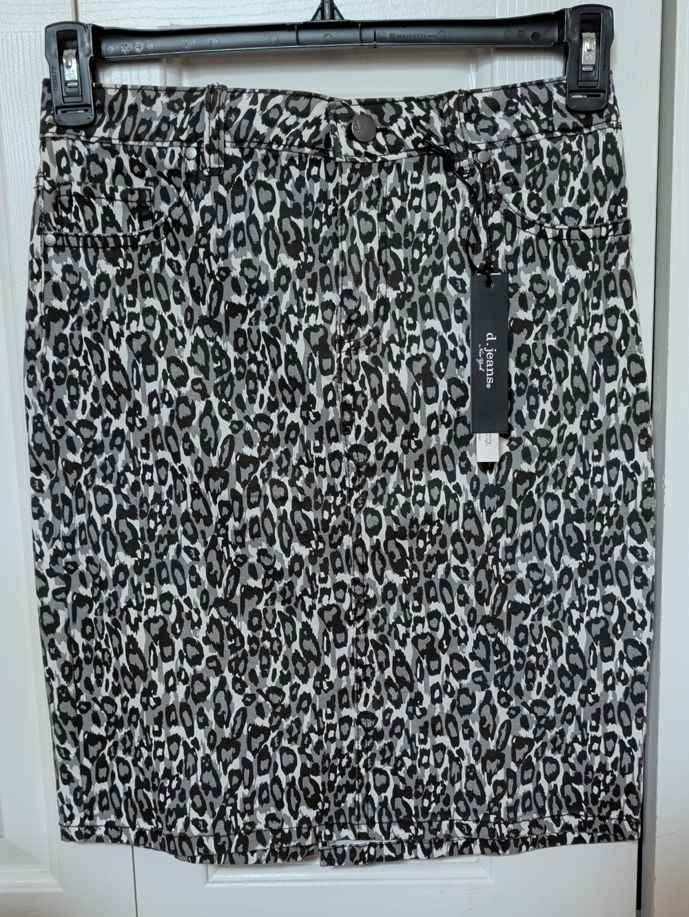 d. jeans Leopard Print Skirt Size 6